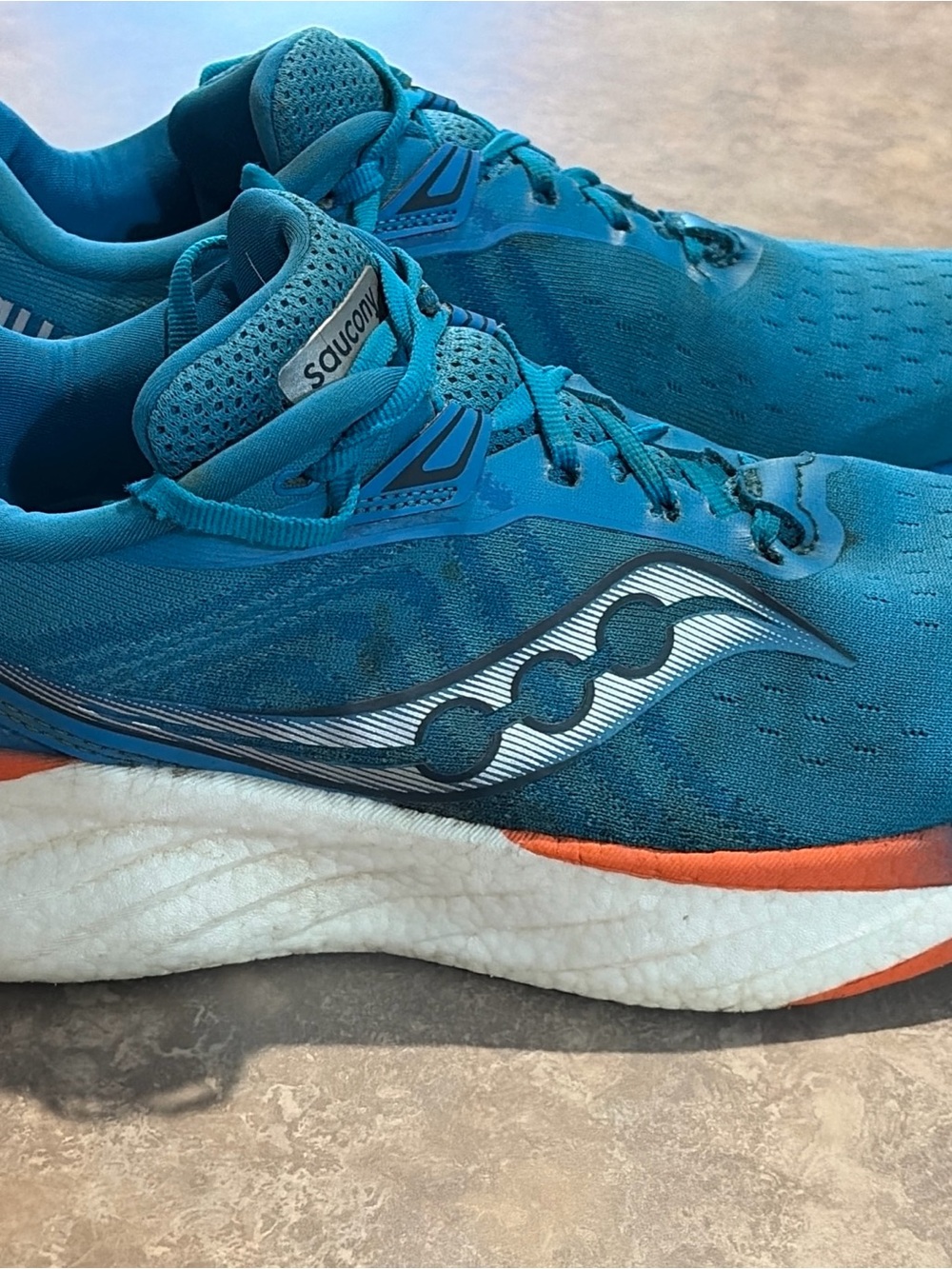 NEE BALANCE TRIUMPH RUNNING SHOES MENS 10.5 VISIBLUE PEPPER